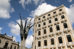 Fabrica önünde sokak satıcısı