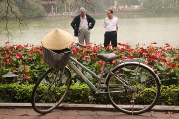 Hoan Kiem kıyısında sabah sohbeti, Hanoi
