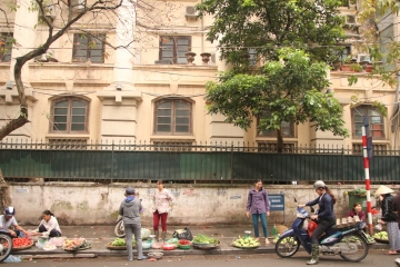 Hanoi'de sokak satıcıları