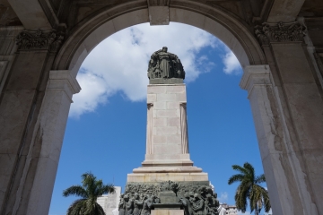 Monumento a Jose Miguel Gomez
